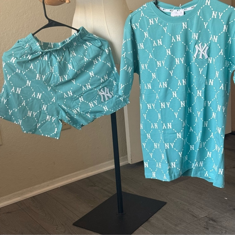 NWT MLB NY YANKEES SMALL SIZE SHORT SET